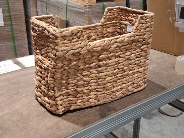 Laikraščių stovas iš vandens hiacinto